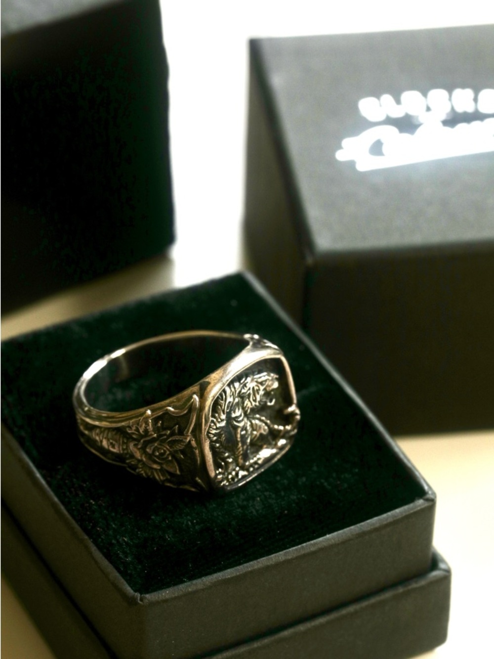 Men's Silver Lion Signet Ring - Detailed Relief Design size 14